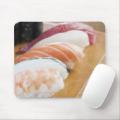 Tapis De Souris Plan rapproché des sushi sur une table (Avec souris)