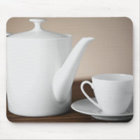 Plan rapproché d'une tasse et d'une soucoupe avec
