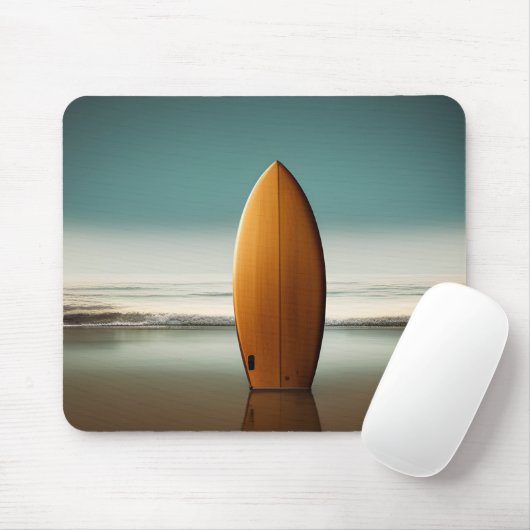 Tapis De Souris Planche De Surf En Bois Droit Dans Le Sable Humide (Avec souris)