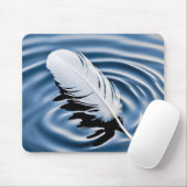 Tapis De Souris Plumes Blanches Flottant Sur Eau Bleue (Avec souris)