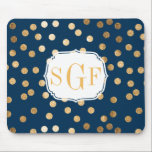 Tapis De Souris Points de Parties scintillant bleu et or de la Mar<br><div class="desc">Des points modernes et tendance de parties scintillant faux or brillent sur cette mousepad bleu marine classique qui comporte un monogramme personnalisé de trois lettres.</div>