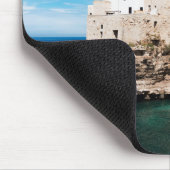 Tapis De Souris Polignano qu'une jument loge sur une falaise en (Coin)
