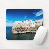 Tapis De Souris Polignano qu'une jument loge sur une falaise en (Avec souris)