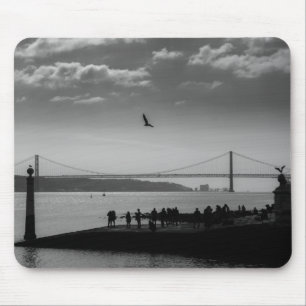 Tapis De Souris Pont suspendu à Lisbonne Photo en noir et blanc