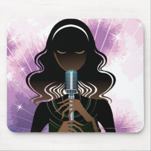 Tapis De Souris Portrait de femme tenant le microphone