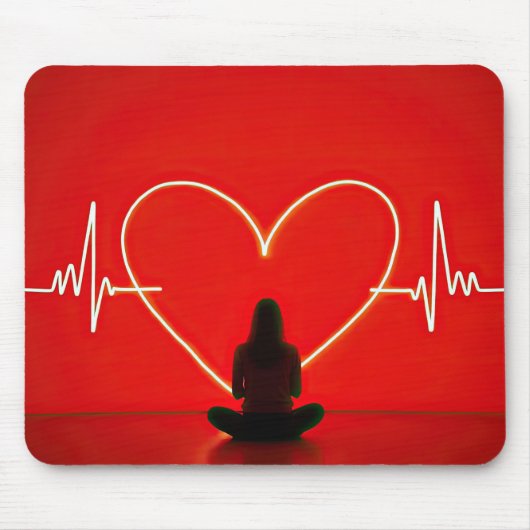 Tapis De Souris Pose De Yoga Avec Les Lignes De Brise De Coeur (Devant)