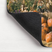Tapis De Souris Présentation de citrouilles avec des ballots de fo (Coin)