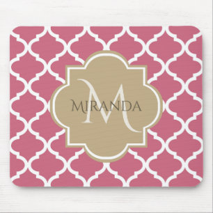 Tapis De Souris Quatrefoil rose avec Monogramme de fille et nom