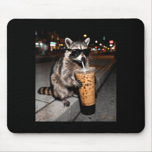 Tapis De Souris Raton laveur buvant du café glacé mème animal drôl