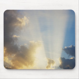 Tapis De Souris Rayons de lumière brillant par les nuages