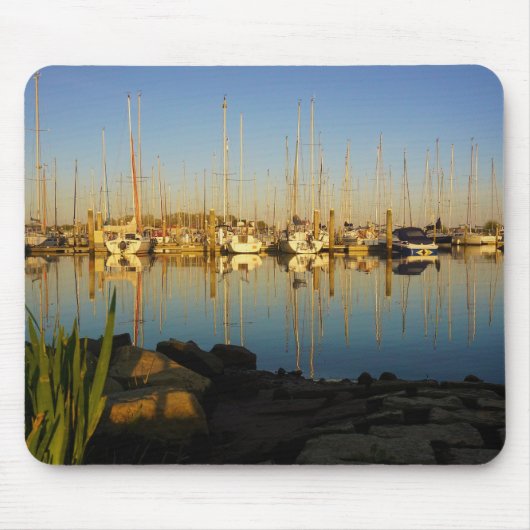Tapis De Souris Reflet de bateaux dans un port. (Devant)