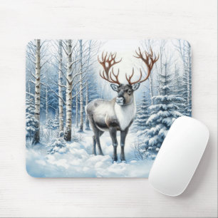 Tapis de souris Renne des forêts en forêt enneigée