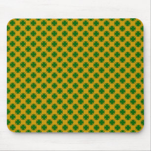 Tapis De Souris Ribbon de trèfle vert émeraude par Kenneth Yoncich