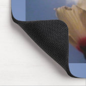 Tapis De Souris Rose blanche dans le ciel bleu (Coin)