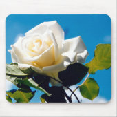 Tapis De Souris Rose blanche sous ciel bleu (Devant)