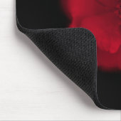 Tapis De Souris Rose rouge. Fond noir (Coin)