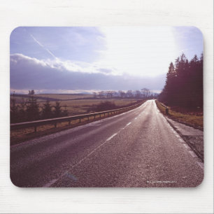 Tapis De Souris Route principale avec le bas hiver sun.