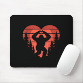 Tapis De Souris Sasquatch Valentine's Day - Bigfoot Heart Sungles  (Avec souris)