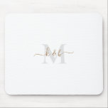 Tapis De Souris Script de lavage de monogramme or et gris<br><div class="desc">Plaque de souris Monogramme Or et Gris Moderne. Police combinée. Lave-toi. Simple.</div>