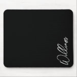 Tapis De Souris Script moderne Nom personnalisé Pad souris<br><div class="desc">Cadeaux de nom minimaliste moderne personnalisé Ce design présente un nom personnalisé en blanc moderne écriture script police sur arrière - plan noir. Parfait pour lui comme cadeaux de vacances, cadeaux de fête des pères et cadeaux pour toute occasion spéciale.</div>