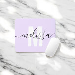 Tapis De Souris Script Monogramme moderne violet clair<br><div class="desc">Monogramme moderne avec nom d'écriture.</div>