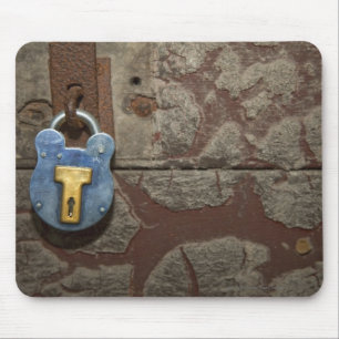 Tapis De Souris Serrure antique en métal sur le mur en pierre