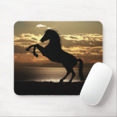 Tapis De Souris Silhouette de cheval contre le coucher du soleil (Avec souris)