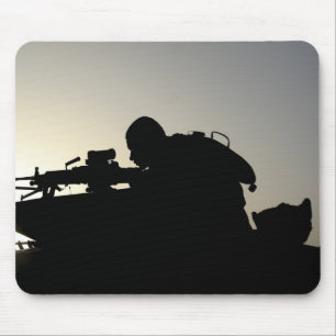 Tapis De Souris Silhouette d'un Squad mitrailleur automatique d'ar