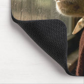 Tapis De Souris Singe regardant dehors sous la pluie (Coin)