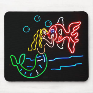 Tapis De Souris Sirène embrassant des poissons en néon