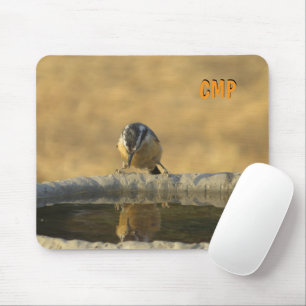 Tapis De Souris Sittelle regardant son reflet dans le bain d'oisea