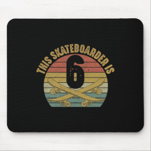 Tapis De Souris Skateur de 6 ans faisant du skateboard pour son 6è