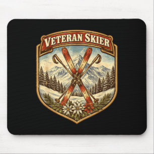 Tapis De Souris Skieuse vétéran skis vintage femme âgée skiant