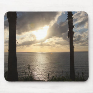 Tapis De Souris Soleil sur la mer entre les arbres - photographie