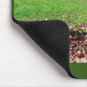 Tapis De Souris Souriant dans les feuilles (Coin)