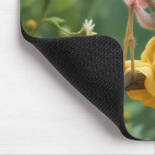 Tapis De Souris Souris de fille sur une aile de jardin (Coin)