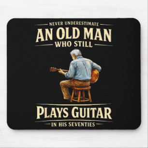 Tapis De Souris Sous-estimer un vieil homme qui joue du guitar sev