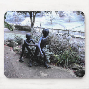 Tapis De Souris Statue en bronze des enfants patinage