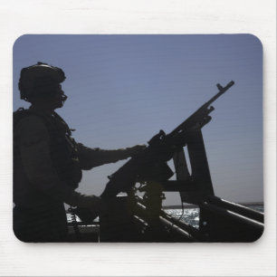 Tapis De Souris Technicien équipant une mitrailleuse M240 en Irak