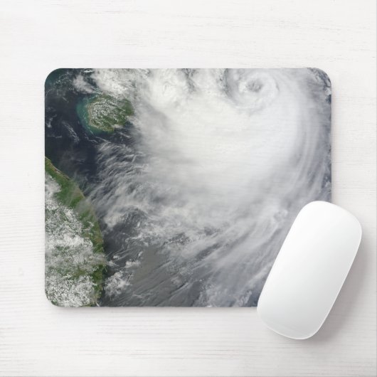 Tapis De Souris Tempête tropicale Koppu près d'un point d'atterris (Avec souris)