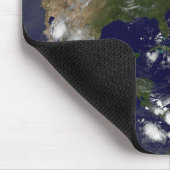 Tapis De Souris Tempêtes Tropicales Sur La Planète Terre. (Coin)
