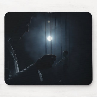 Tapis De Souris “The Puppet Surgeon” — Strings of Control