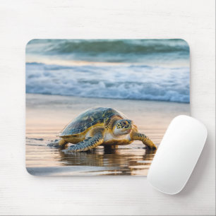 Tapis De Souris Tortue Marchant Sur Le Sable De Plage Humide