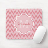 Tapis De Souris Trendy Pink Chevron Zigzag Nom et Monogramme (Avec souris)