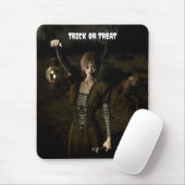 Tapis De Souris Trick or Treat. Thin female carrying lamp (Avec souris)
