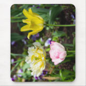 Tapis De Souris Tulipes blanches, roses et jaunes dans le jardin (Devant)