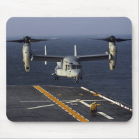 Un aéronef V-22 Osprey se prépare à atterrir