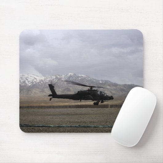 Tapis De Souris Un Apache AH-64A décolle (Avec souris)