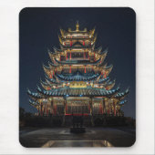 Tapis De Souris Un bâtiment japonais traditionnel s'illumine dans (Devant)