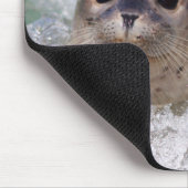 Tapis De Souris Un bébé phoque surfant (Coin)